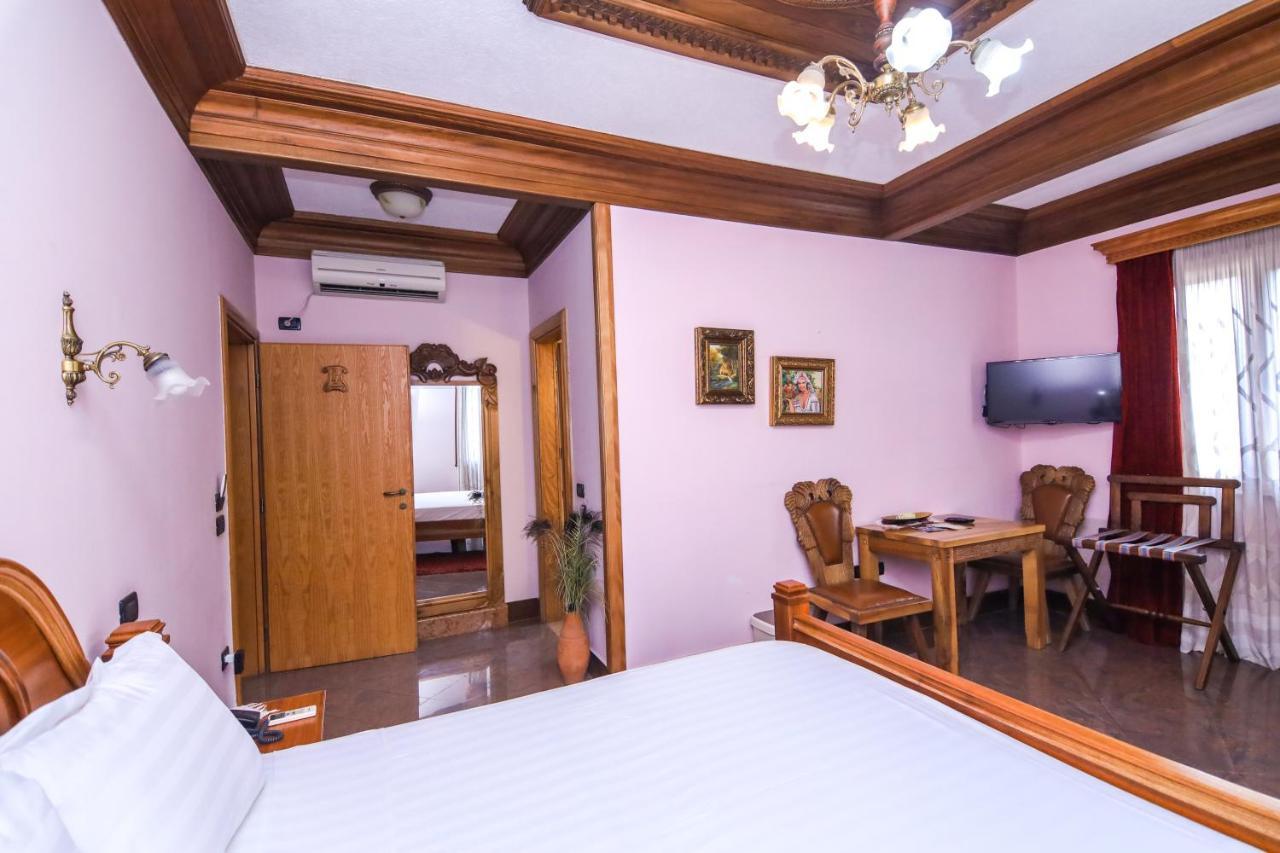 Brilant Antik Center Hotel ติรานา ภายนอก รูปภาพ