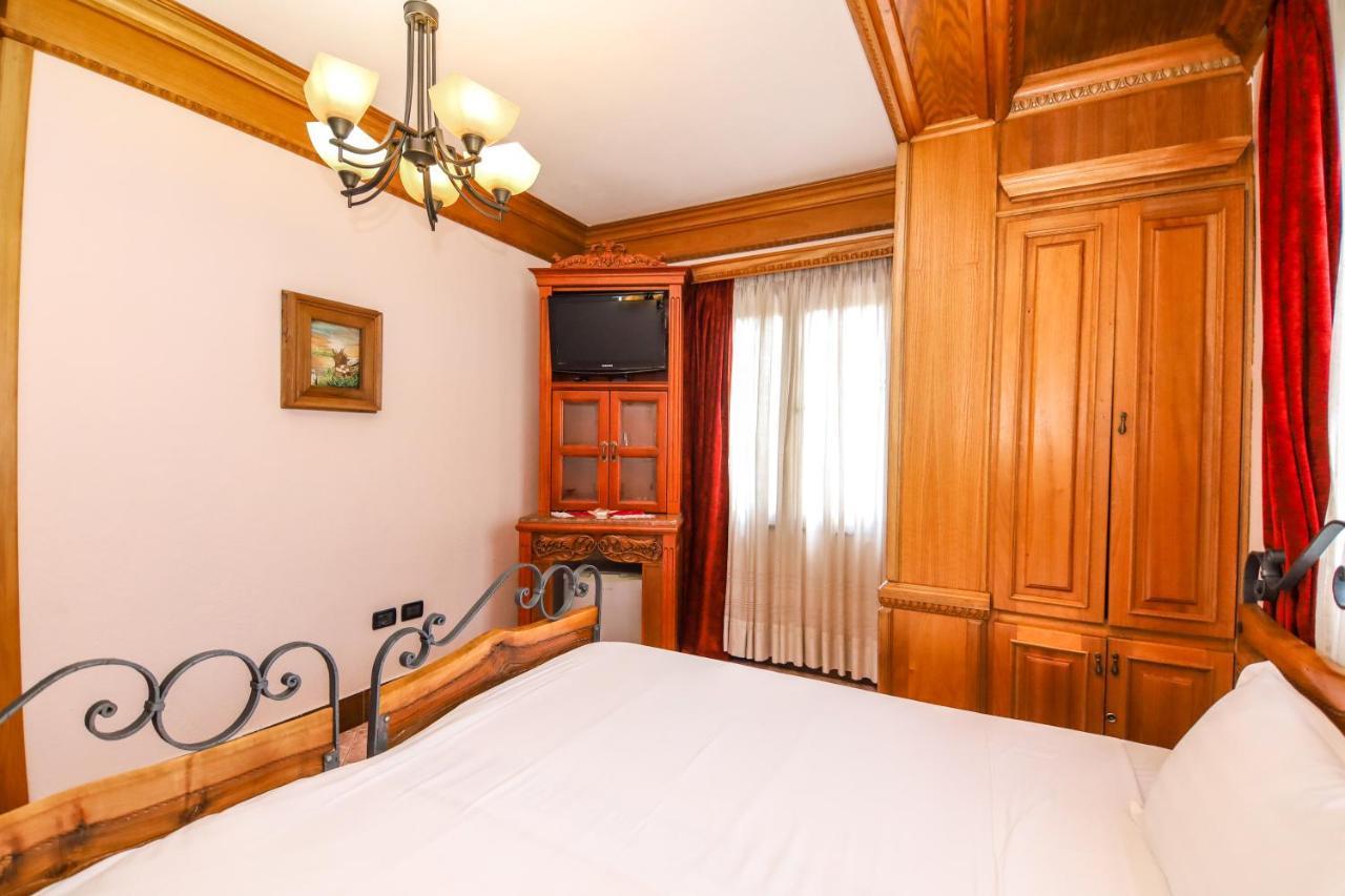 Brilant Antik Center Hotel ติรานา ภายนอก รูปภาพ