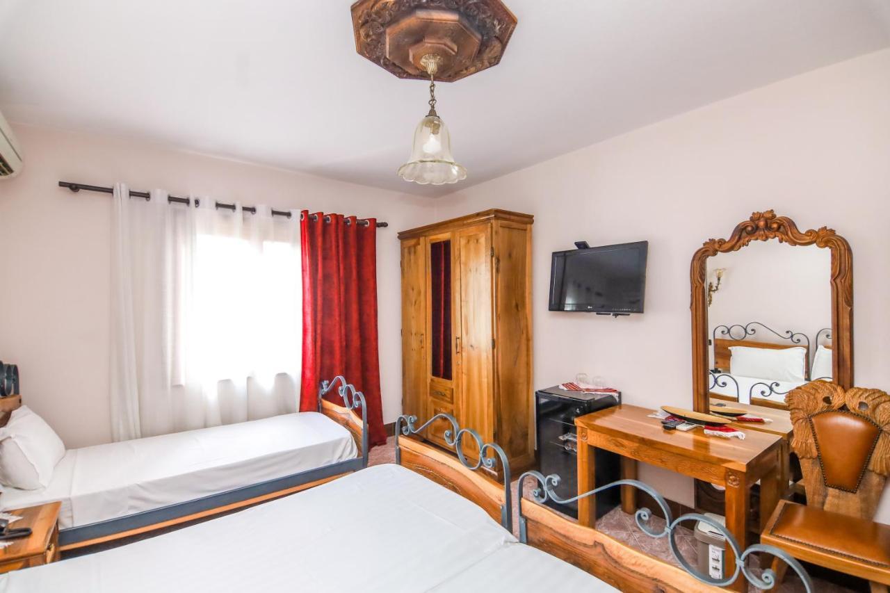 Brilant Antik Center Hotel ติรานา ภายนอก รูปภาพ