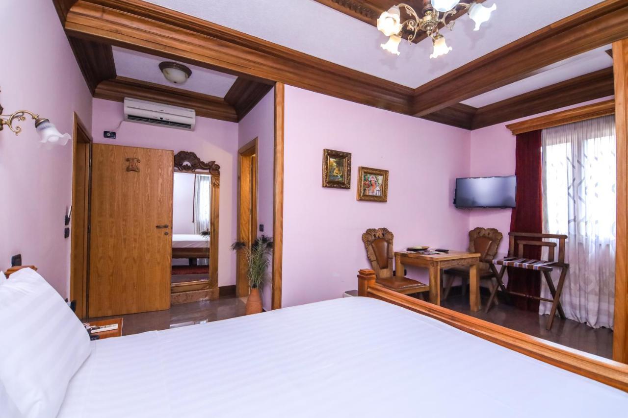 Brilant Antik Center Hotel ติรานา ภายนอก รูปภาพ