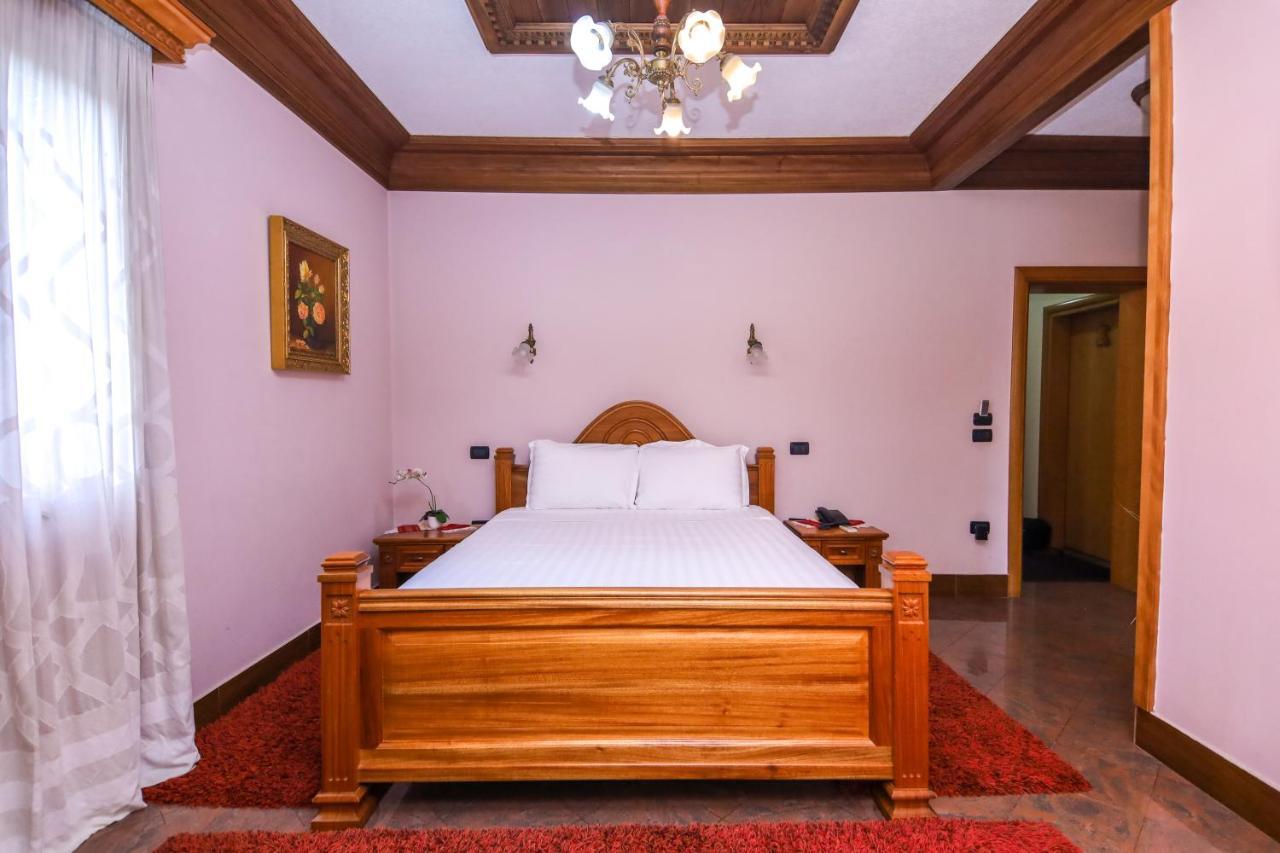 Brilant Antik Center Hotel ติรานา ภายนอก รูปภาพ