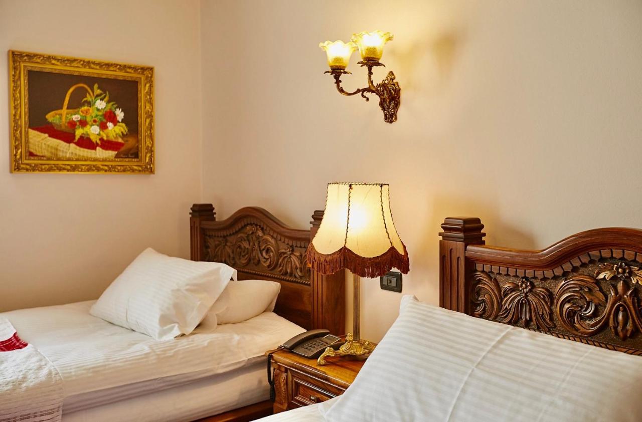 Brilant Antik Center Hotel ติรานา ภายนอก รูปภาพ